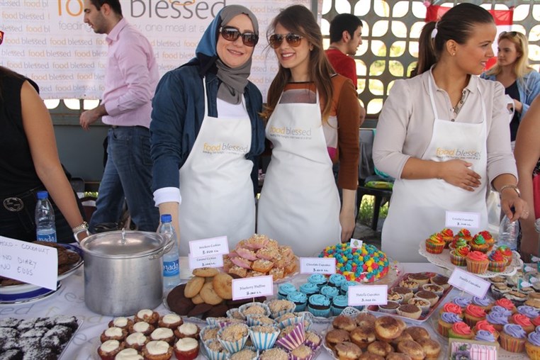 CrumbleBerrys Eat cake for a cause